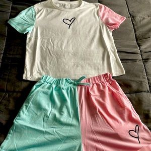 SHEIN Girls Heart Colorblock Tee and Knot Front Shorts